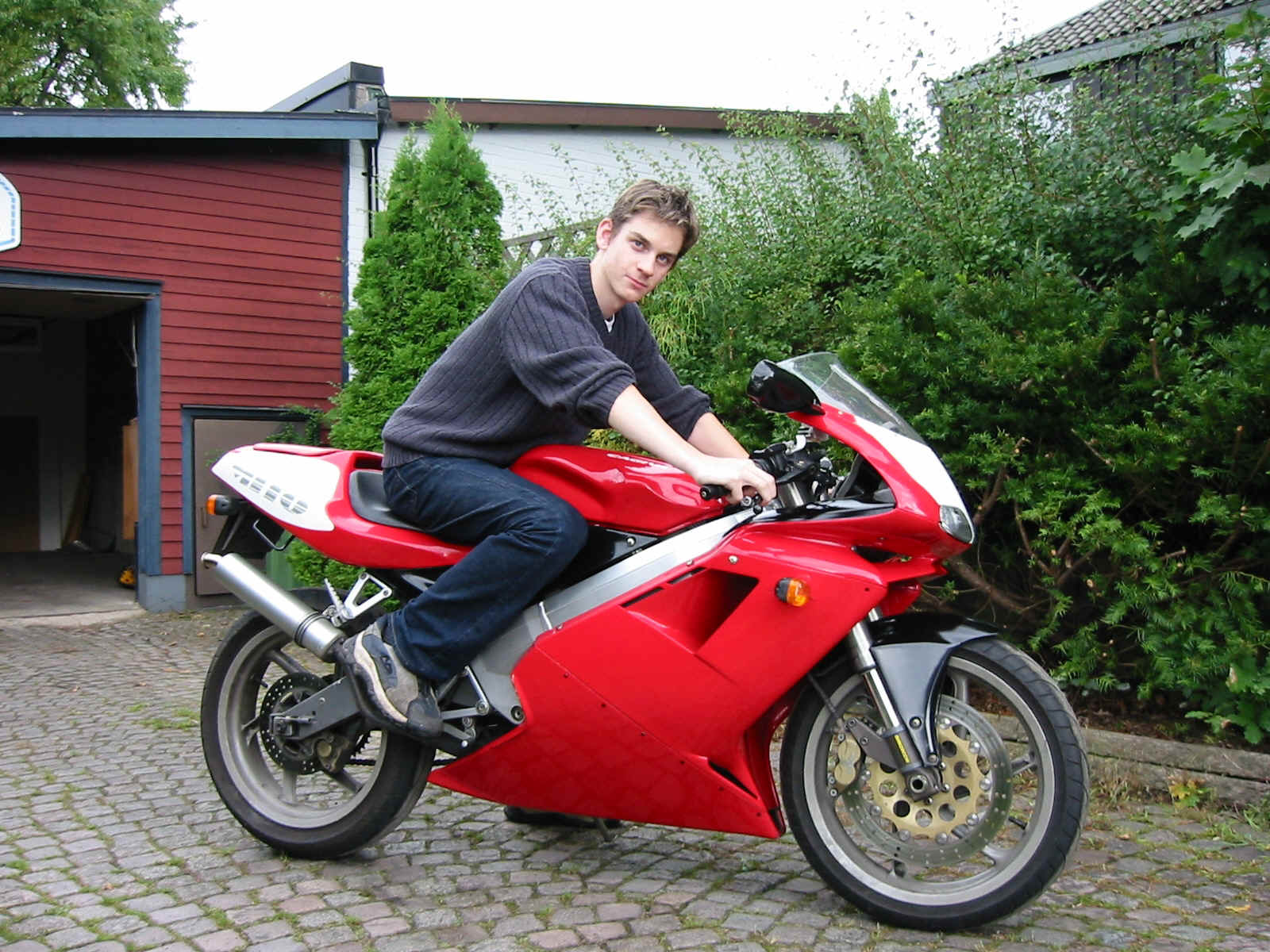jag & cagiva.jpg (1340085 bytes)